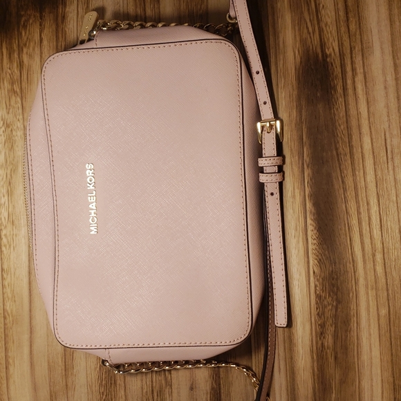 MICHAEL Michael Kors Handbags - SALE Michael Kors Light Pink Crossbody